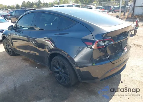 2025 Tesla Model Y Long Range Dual Motor All-Wheel Drive z USA, uszkodzony, nr VIN 7SAYGDEE9SF248703